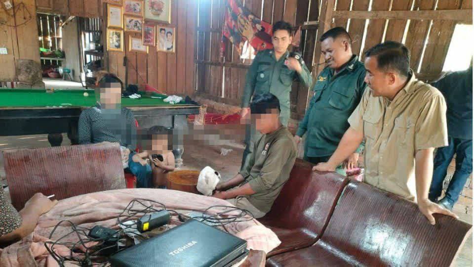 柬埔寨警方取缔2个网赌窝点8人被捕