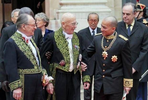柬埔寨首相是所有政府机构最高的领导者，国王还能有多少权力