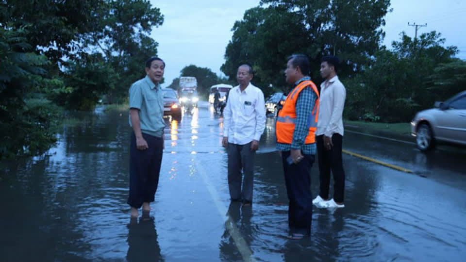 柬埔寨6号公路部分路段积水严重，当局呼吁民众提高警惕！
