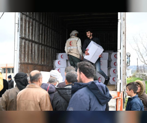 阿联酋红新月会在斋月期间为叙利亚地震灾民发放食物包