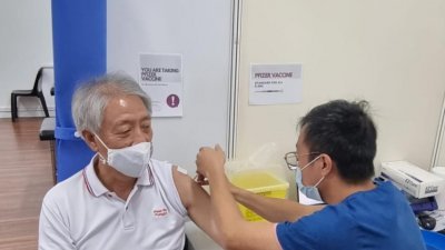 张志贤接种了第四剂冠病疫苗