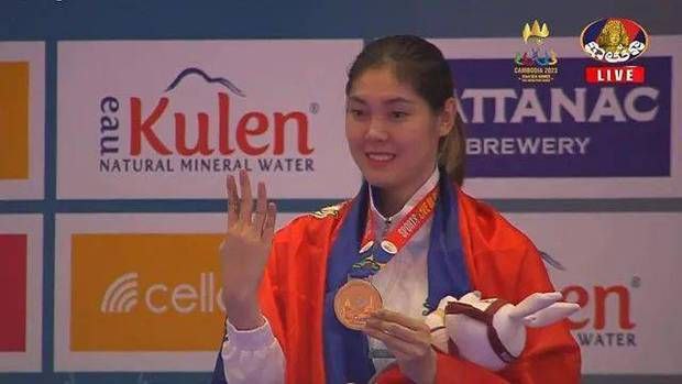 柬埔寨三名获得金牌的女运动员捐出所有奖金