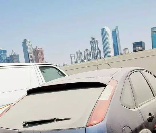 在迪拜车脏不洗会被罚款500迪拉姆