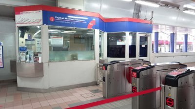 MRT、LRT、Monorel、快捷巴士　用户可在柜台用银行卡付款