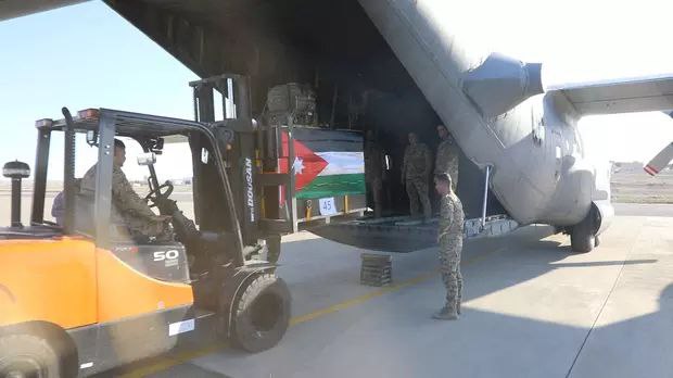约旦再次向加沙空投援助物资