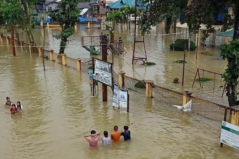 菲律宾各地引发了洪水和山体滑坡，造成 17 人死亡，50 万人受到影响