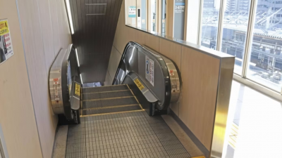 外套卷入车站扶手电梯　日本7旬翁不幸丧命