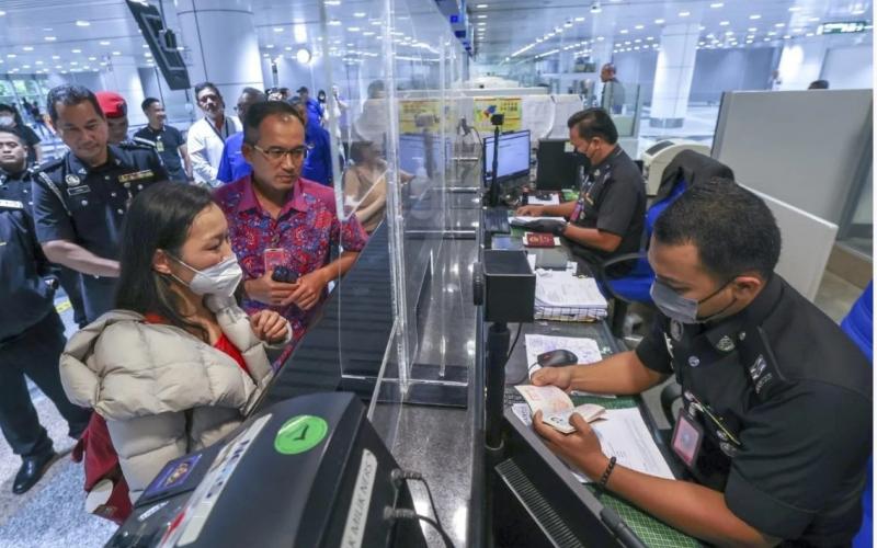 缩短旅客通关时间：吉隆坡机场与柔南两关卡增派“快速反应组”人员