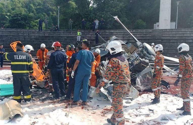 马国直升机相撞罹难者非首次演习建军日庆典取消