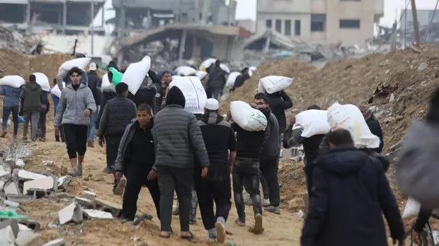 加沙城救援物资领取点遭袭超870人伤亡
