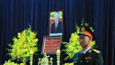越共总书记国葬　民众排队吊唁