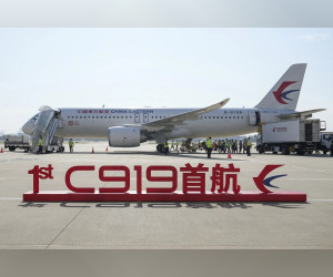 中国的C919客机完成首次商业飞行