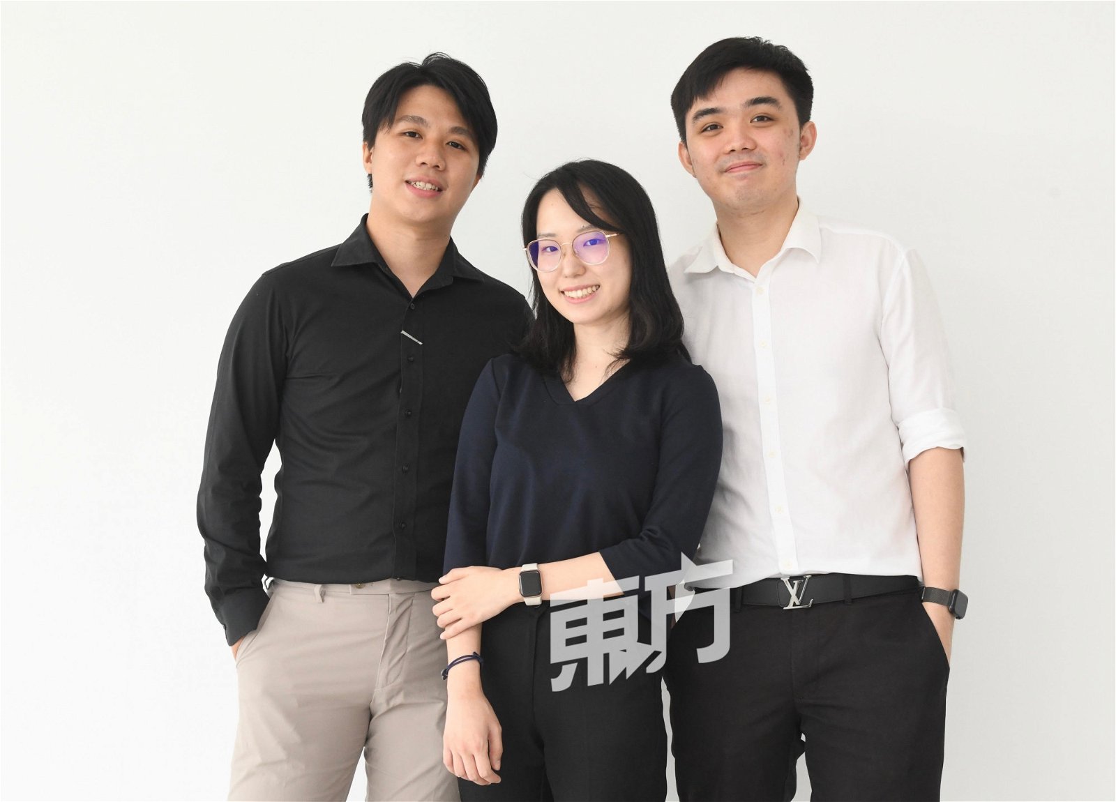 潘囯斌（右）和洪明源（左）是在跨共公司当科技人员，而崔铉智则是会计师。三人看好这个市场，放弃自己的高薪专业开创情趣用品品牌。